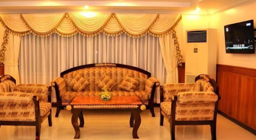 فندق جون يو بنوم بنه المظهر الخارجي الصورة